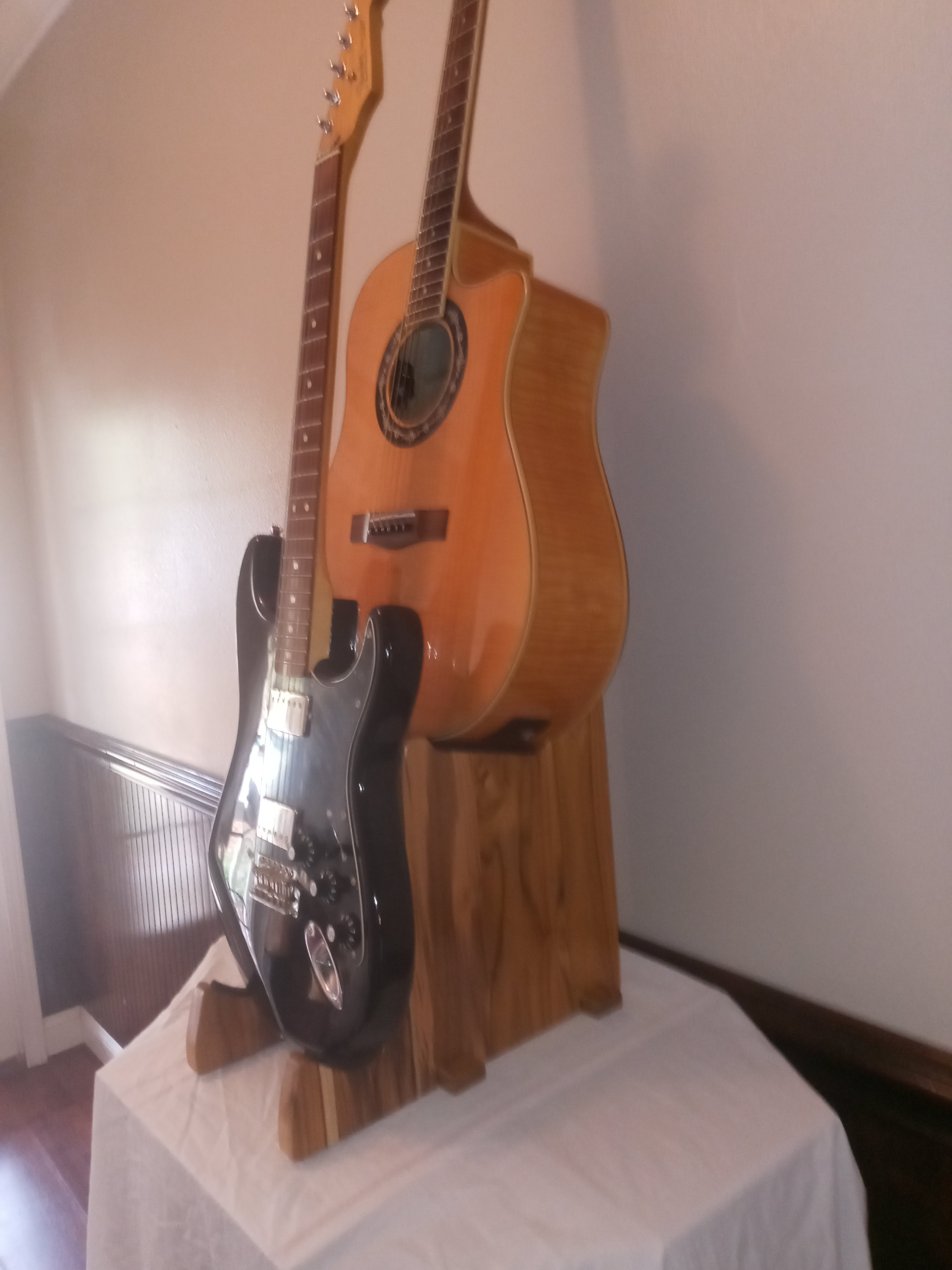 Banjo Stand, Free retailer Shipping in USA, also Ukulele, Mandolin Stands, and Guitar Stands.